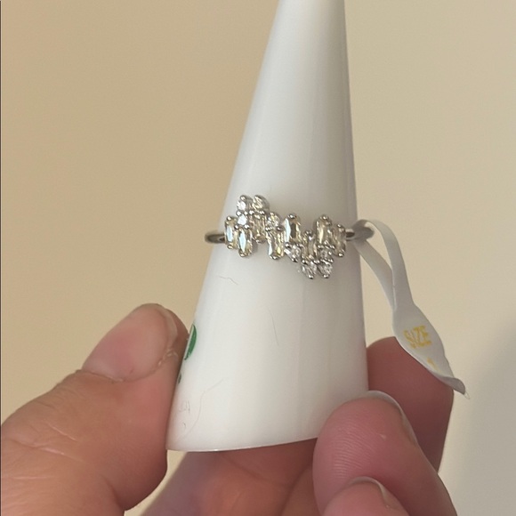 Elegant Silver Diamond Ring - Picture 1 of 2